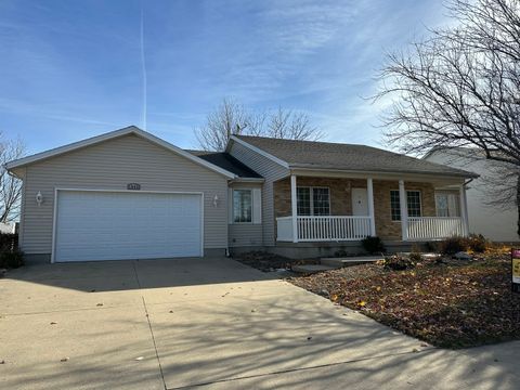 Photo of 1005 Fox Run, Villa Grove, IL 61956 (MLS # 12508924)