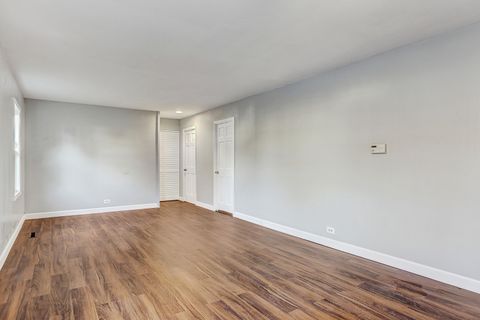 Tiny photo for 8 Timber Trail, Streamwood, IL 60107 (MLS # 12514355)