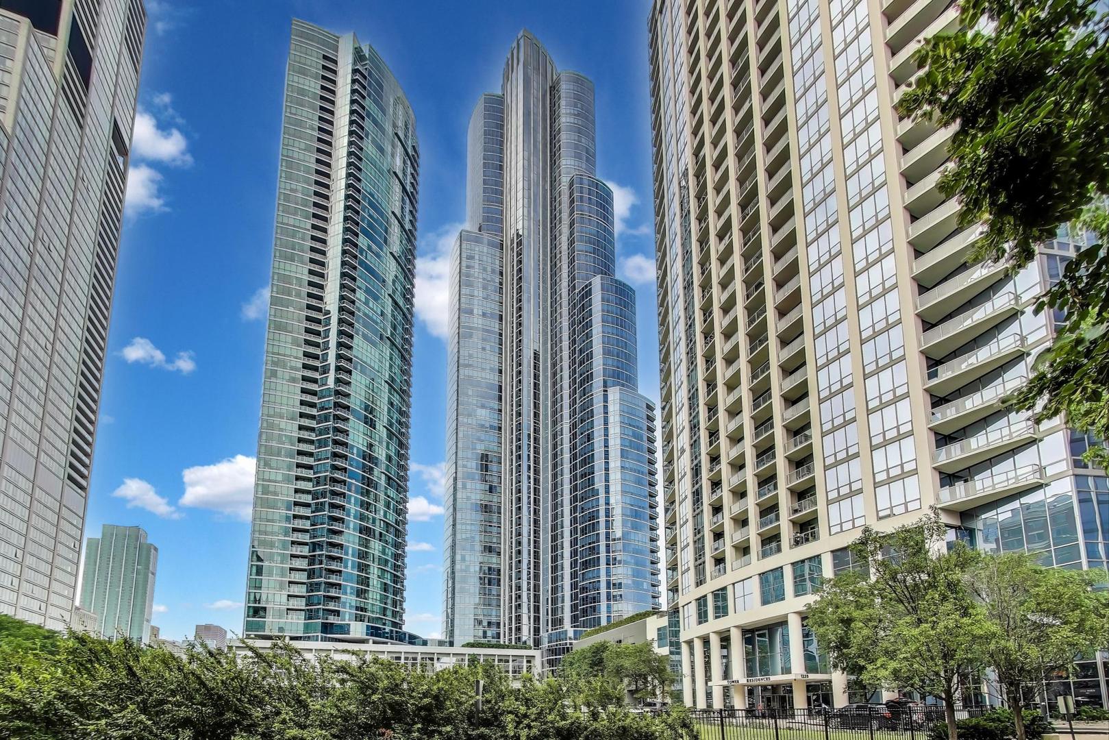 1211 S Prairie Avenue 3906