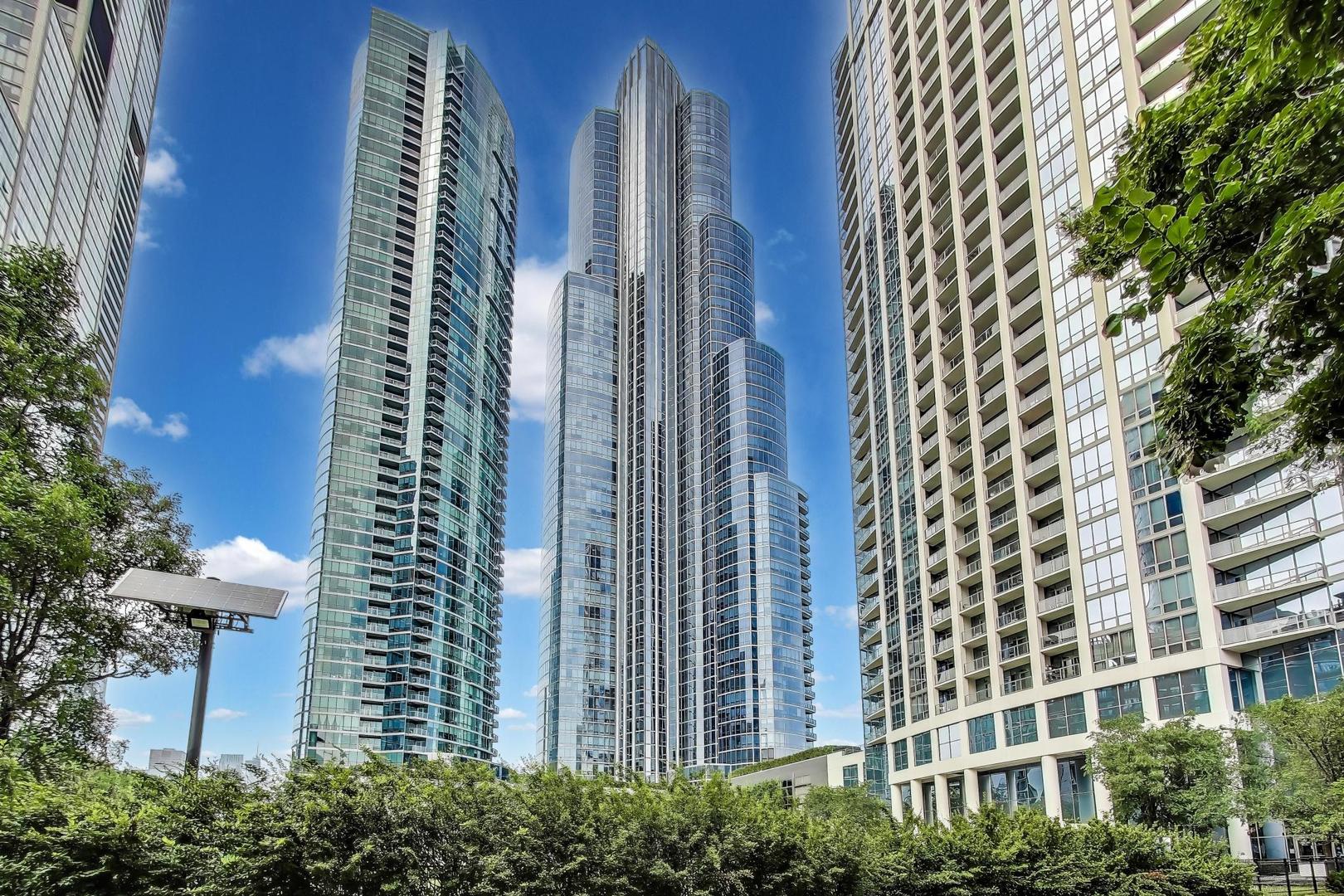 1211 S Prairie Avenue 3906