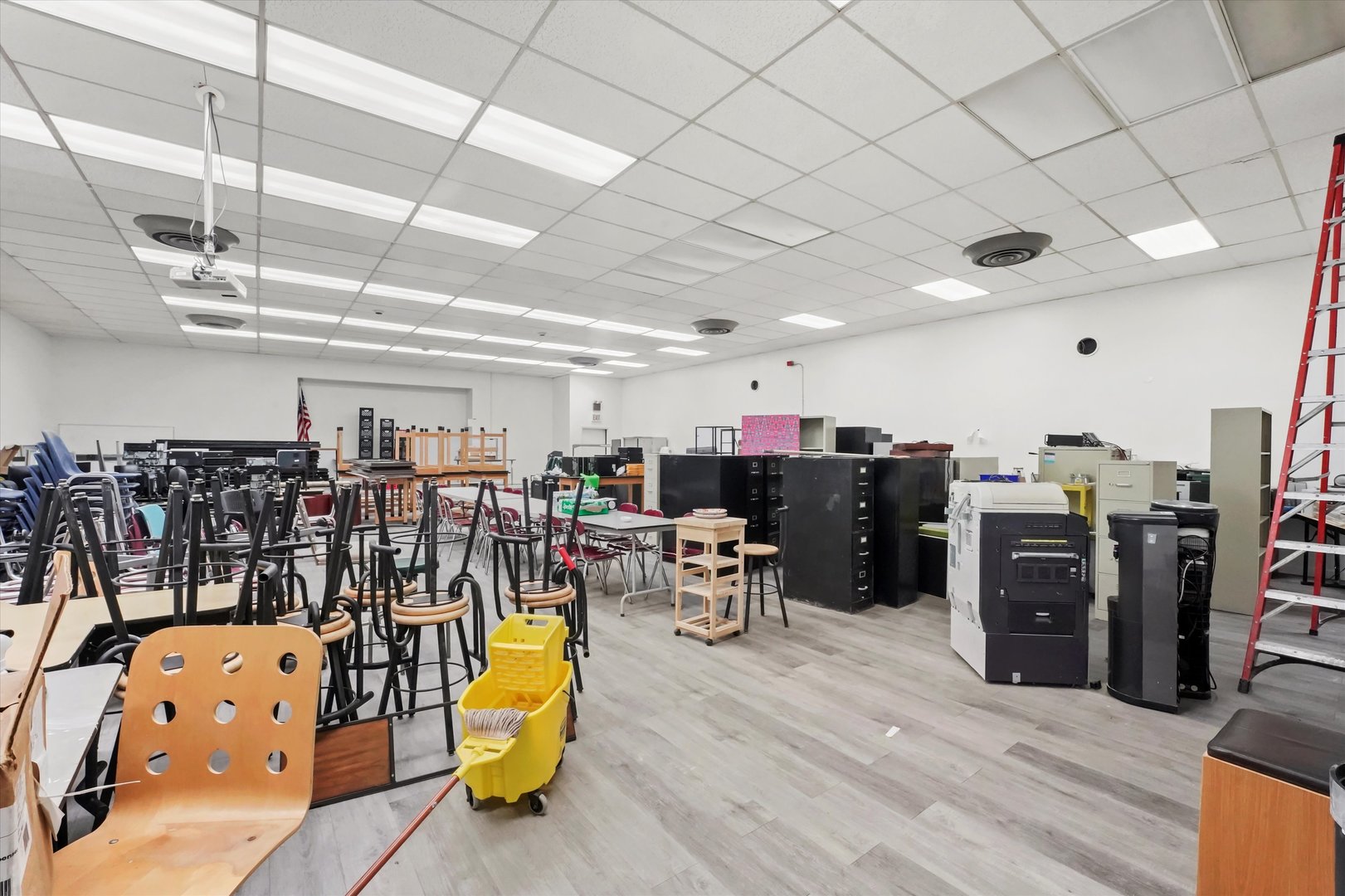 5352 W Chicago Avenue