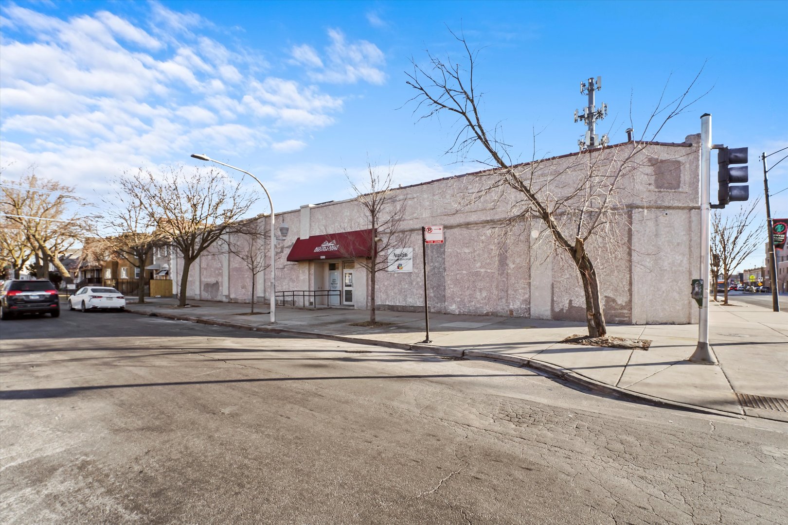 5352 W Chicago Avenue