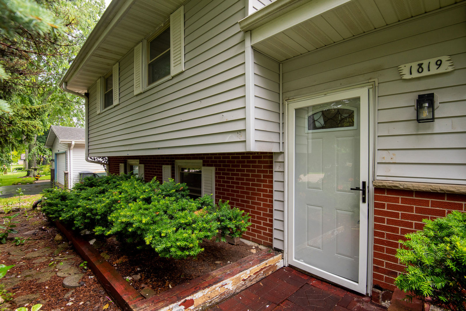1819 Elmwood Drive