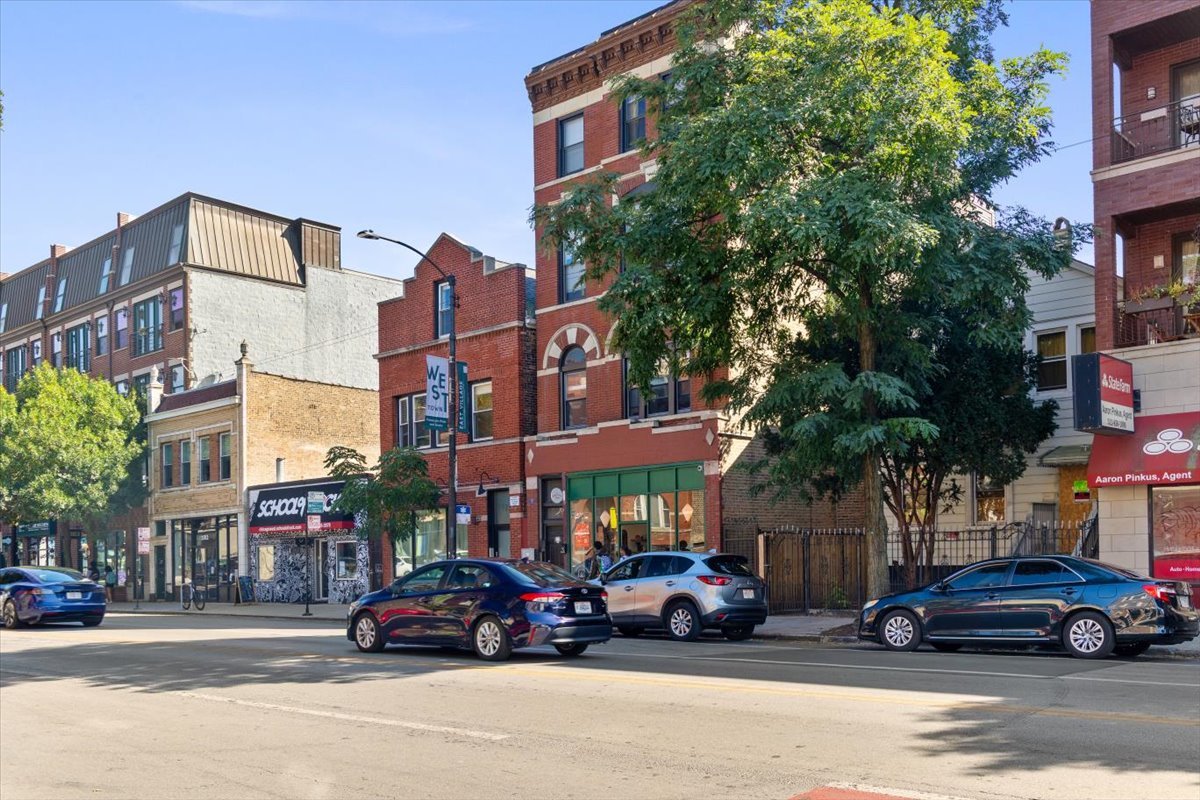 1921 W Chicago Avenue