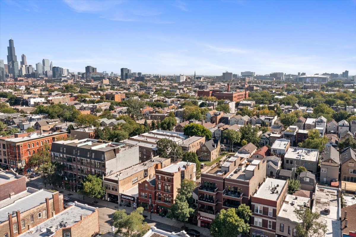 1921 W Chicago Avenue