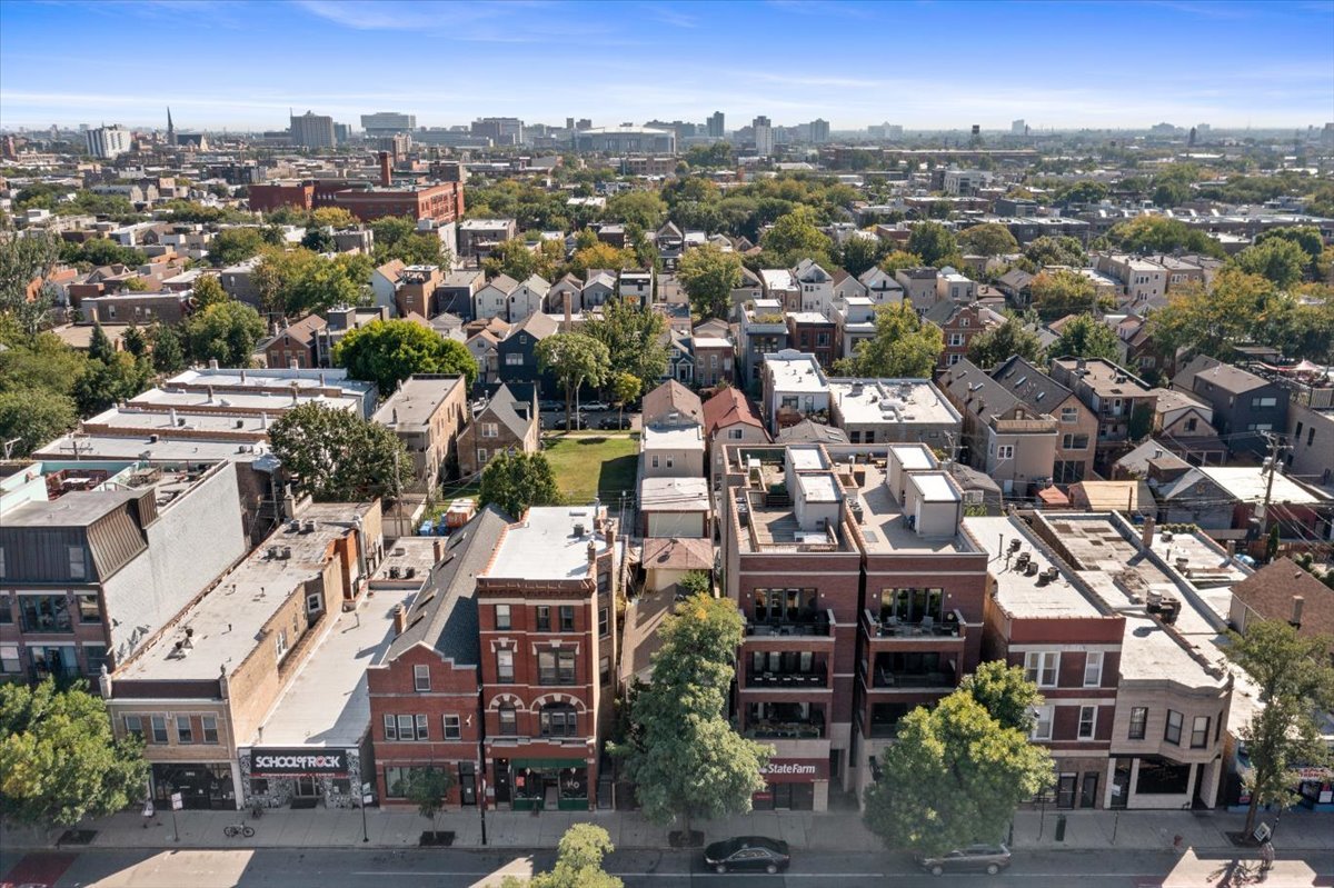 1921 W Chicago Avenue