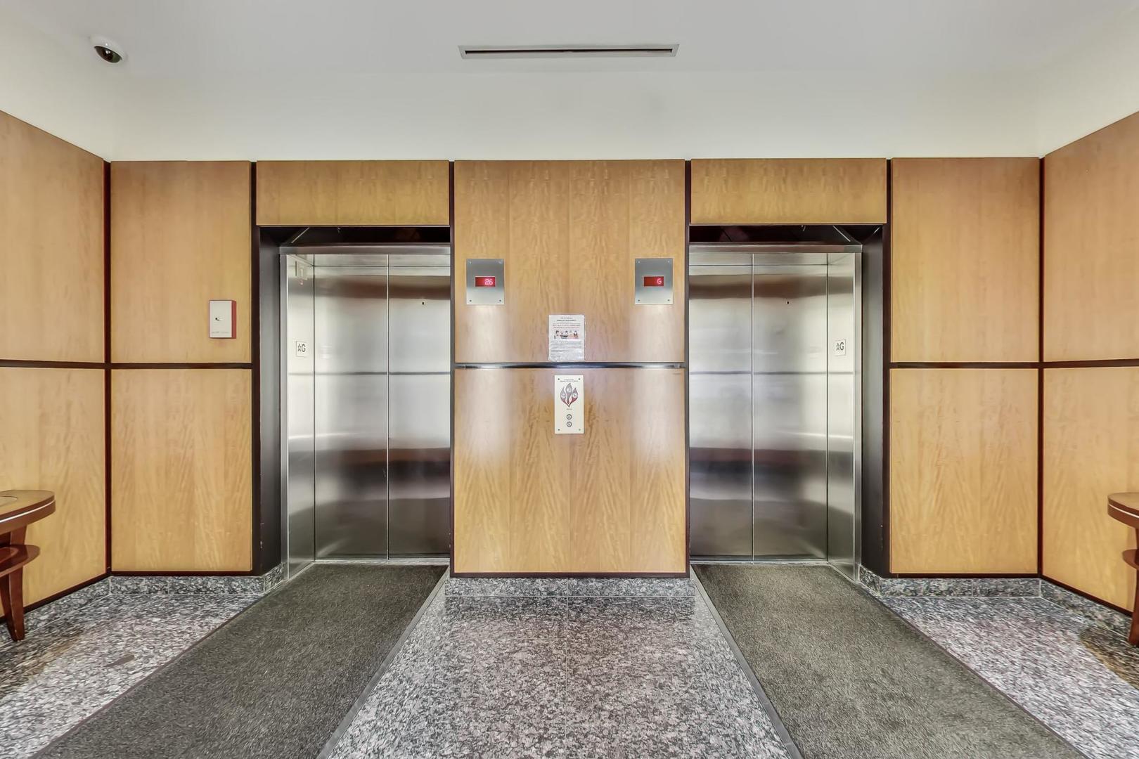 160 E Illinois Street 1005