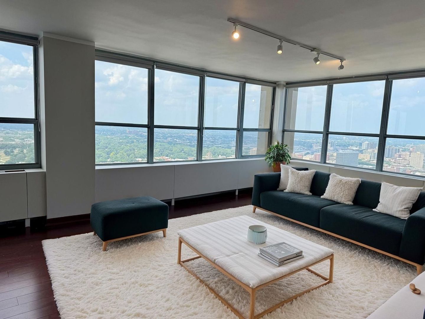 655 W Irving Park Road 3916