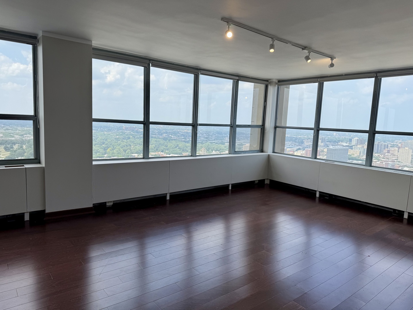 655 W Irving Park Road 3916