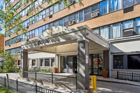 Tiny photo for 6030 N Sheridan Road #807, Chicago, IL 60660 (MLS # 12493749)