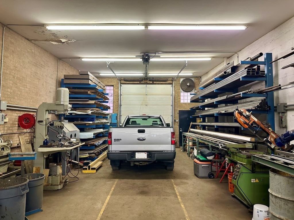 1906 N Milwaukee Avenue