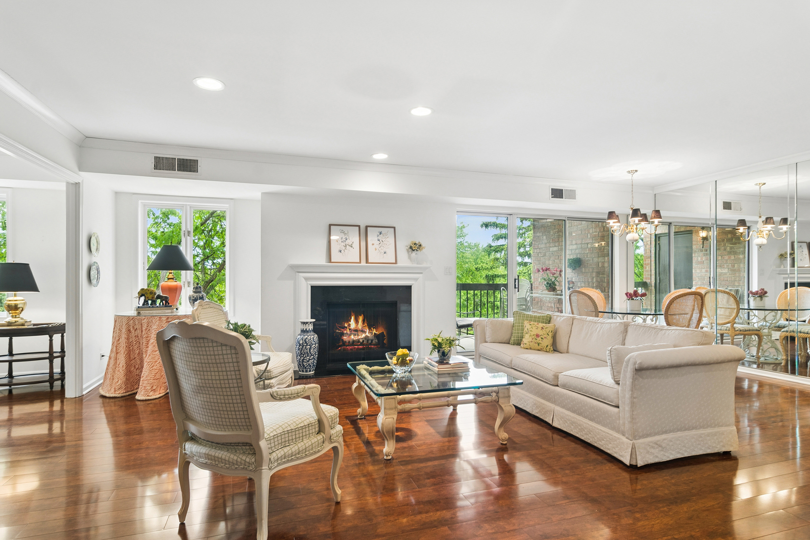 205 N Rivershire Lane 414