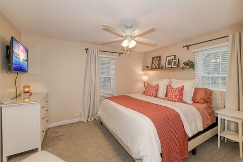 Tiny photo for 724 S Jefferson Street, Batavia, IL 60510 (MLS # 12566321)