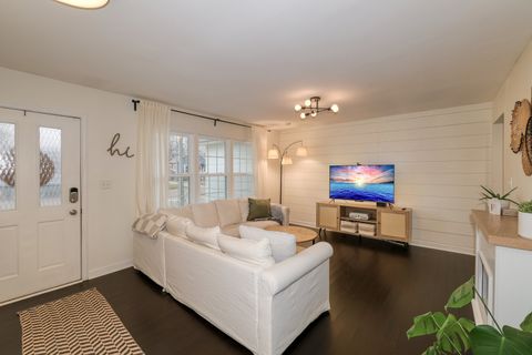 Tiny photo for 724 S Jefferson Street, Batavia, IL 60510 (MLS # 12566321)