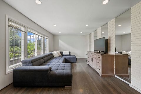 Tiny photo for 9740 Linn Avenue, Schiller Park, IL 60176 (MLS # 12461272)