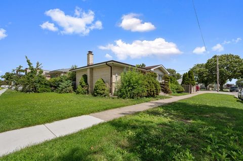 Tiny photo for 9740 Linn Avenue, Schiller Park, IL 60176 (MLS # 12461272)