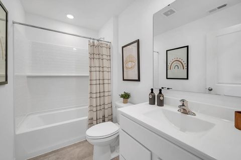 Tiny photo for 272 Charlestowne Lakes Drive, St. Charles, IL 60174 (MLS # 12571032)