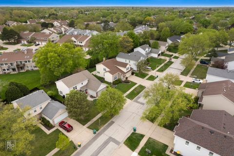 Tiny photo for 1002 HOBSON Drive, Buffalo Grove, IL 60089 (MLS # 12693253)
