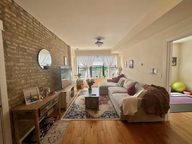 3223 W Belle Plaine Avenue