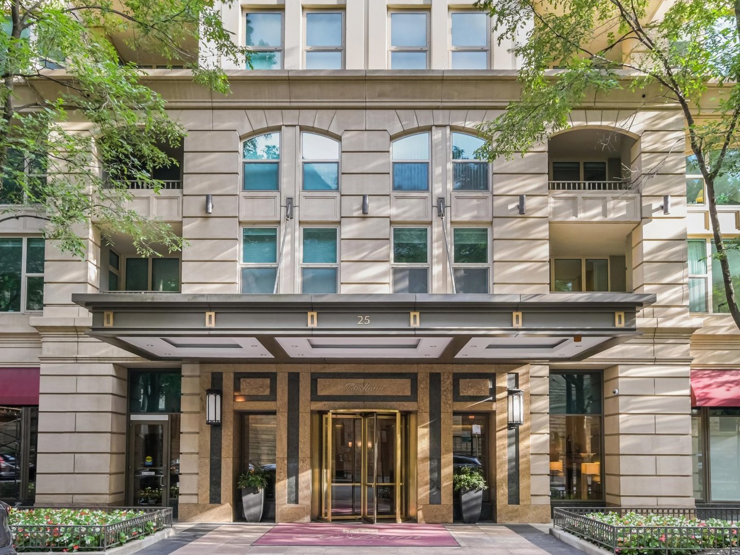 25 E Superior Street 1603