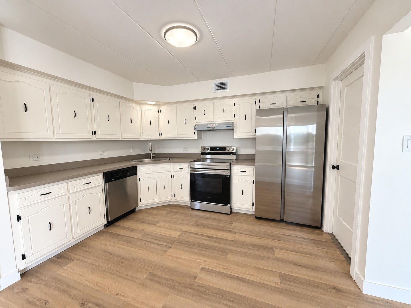 9051 S Roberts Road 205