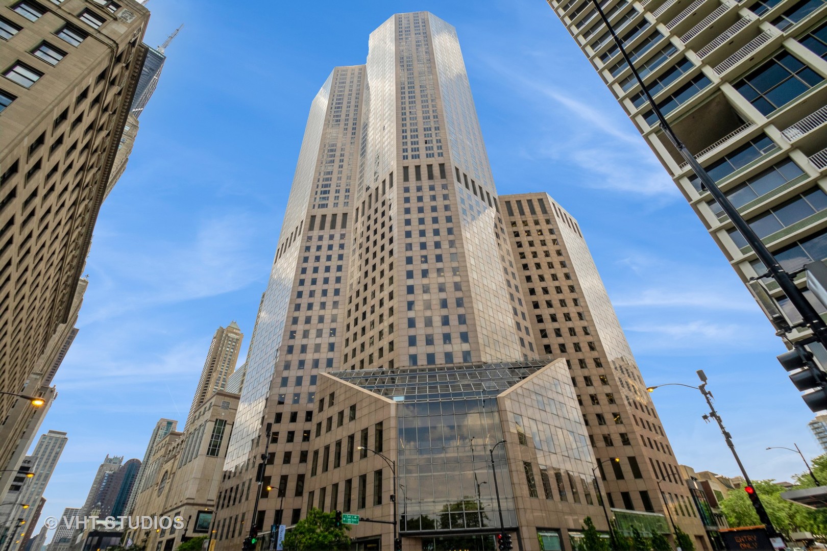 950 N Michigan Avenue 3501