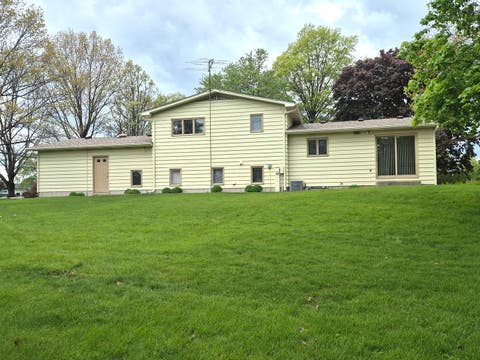 Tiny photo for 8 Hawthorne Drive, Oswego, IL 60543 (MLS # 12608060)
