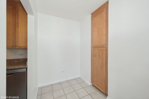 Tiny photo for 33 W Ontario Street #17F, Chicago, IL 60654 (MLS # 12579370)