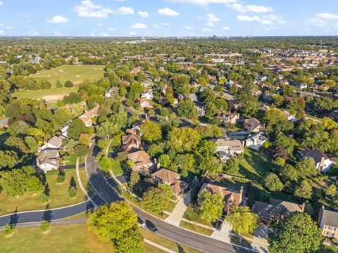 Tiny photo for 28 Winners Cup Circle, Wheaton, IL 60189 (MLS # 12487657)