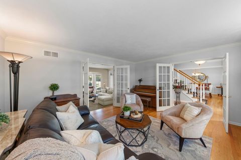 Tiny photo for 28 Winners Cup Circle, Wheaton, IL 60189 (MLS # 12487657)