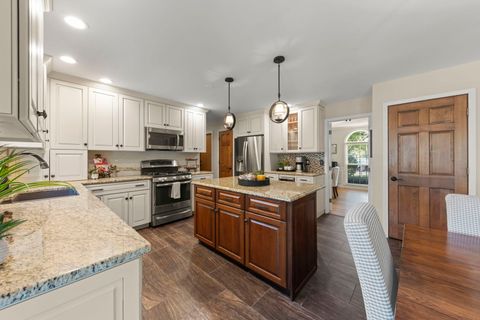 Tiny photo for 28 Winners Cup Circle, Wheaton, IL 60189 (MLS # 12487657)