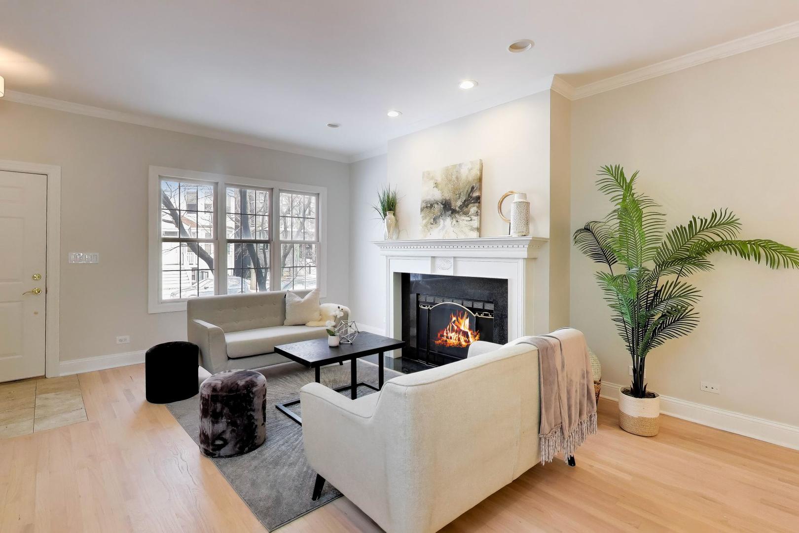 1919 W FLETCHER Street