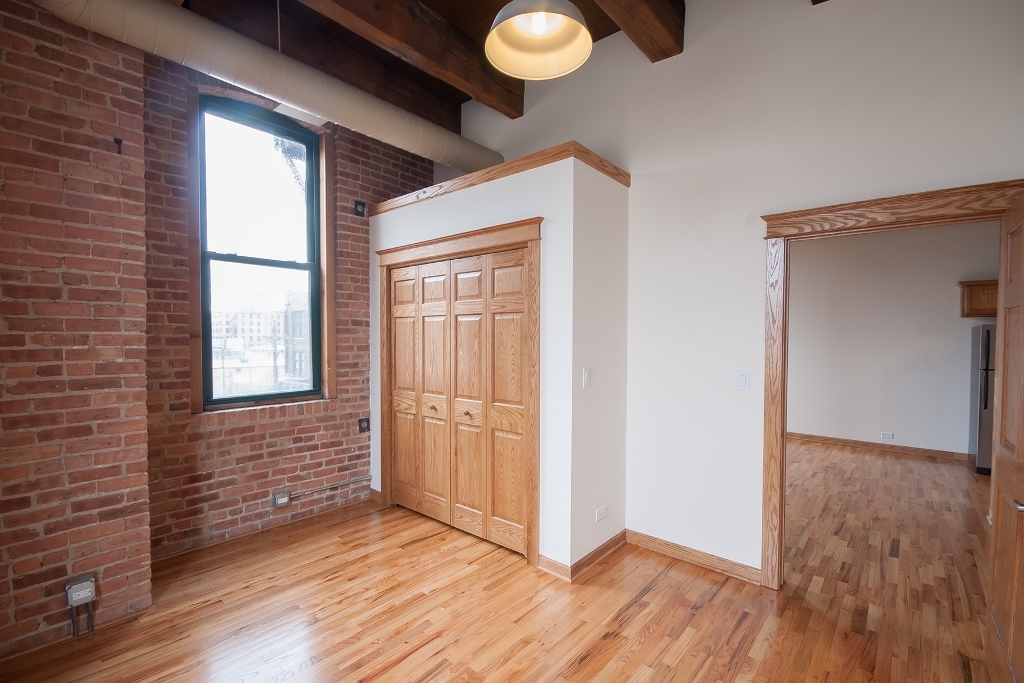 216 N May Street 301