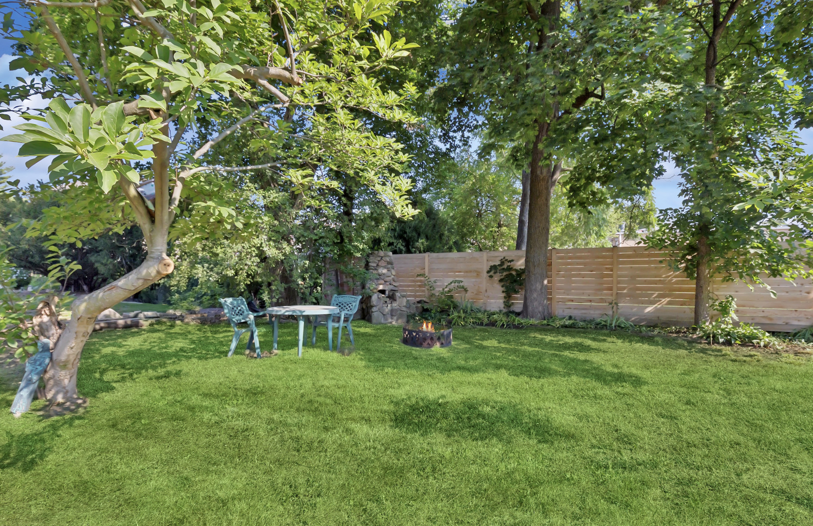 40 S Slusser Street