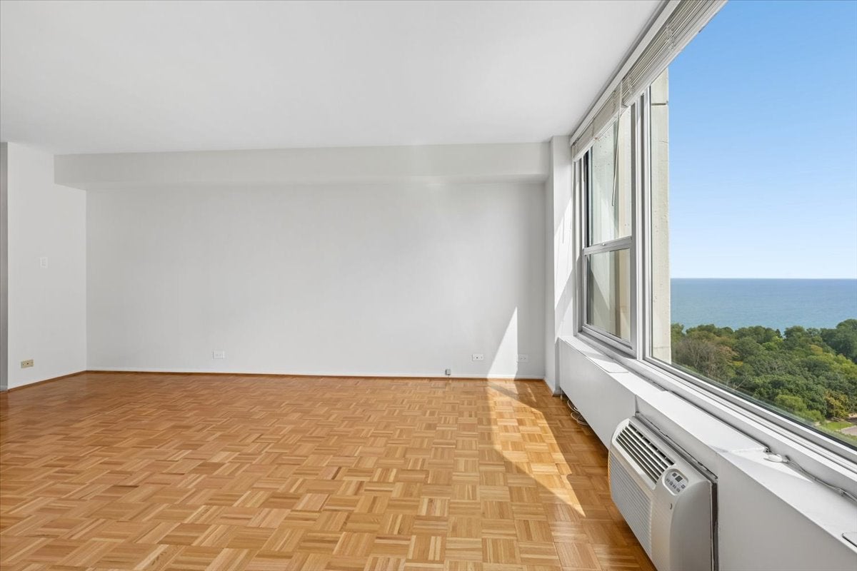 3600 N Lake Shore Drive 2209