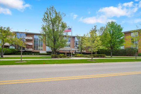 Photo of 1301 N Western Avenue #134, Lake Forest, IL 60045 (MLS # 12643072)
