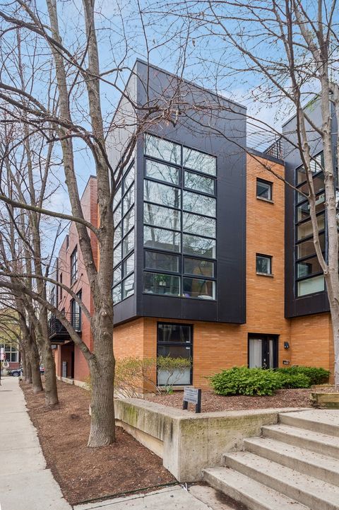 2050 W WILLOW Street E Chicago IL 60647