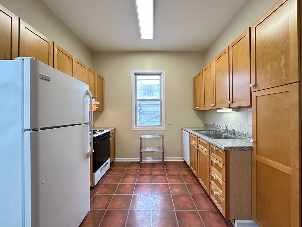 1829 W Melrose Street CH-1