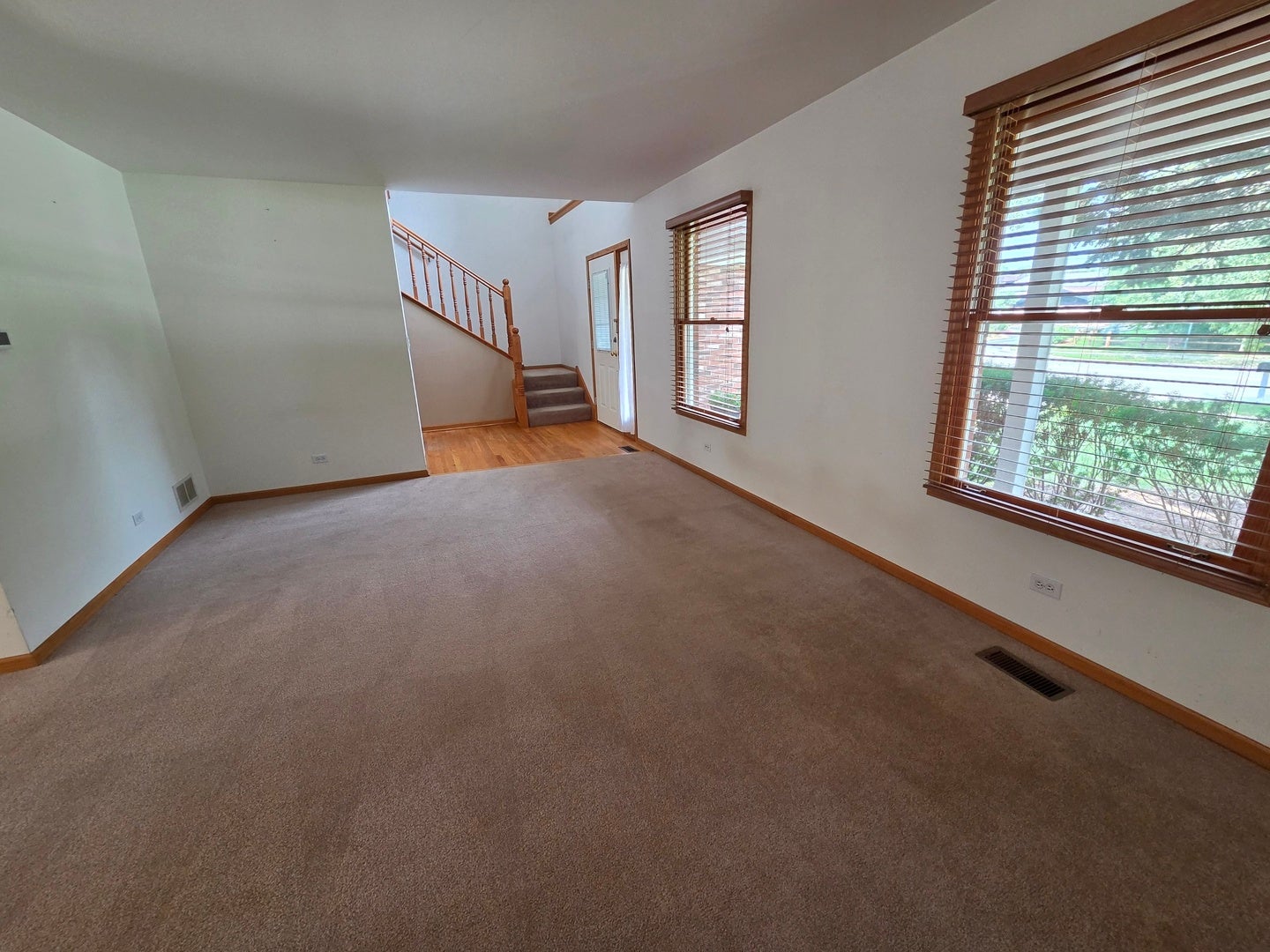 2103 E Seminole Lane