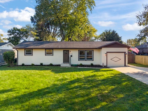 Photo of 574 Cheyenne Trail, Carol Stream, IL 60188 (MLS # 12781430)