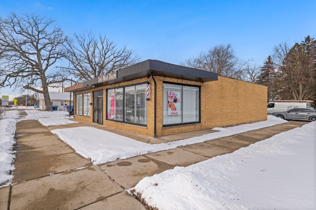 1104 W Glen Flora Avenue