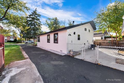 Tiny photo for 600 N IOWA Avenue, Villa Park, IL 60181 (MLS # 12573601)