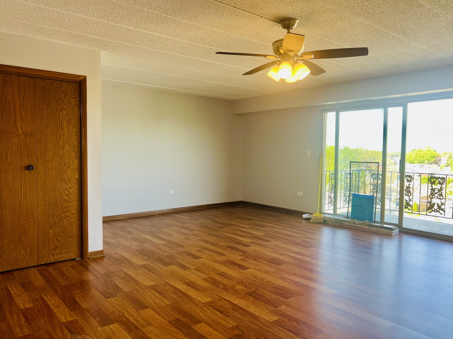 Elmwood Park, Illinois 60707, United States, 2 Bedrooms Bedrooms, ,2 BathroomsBathrooms,Residential,Active,238604