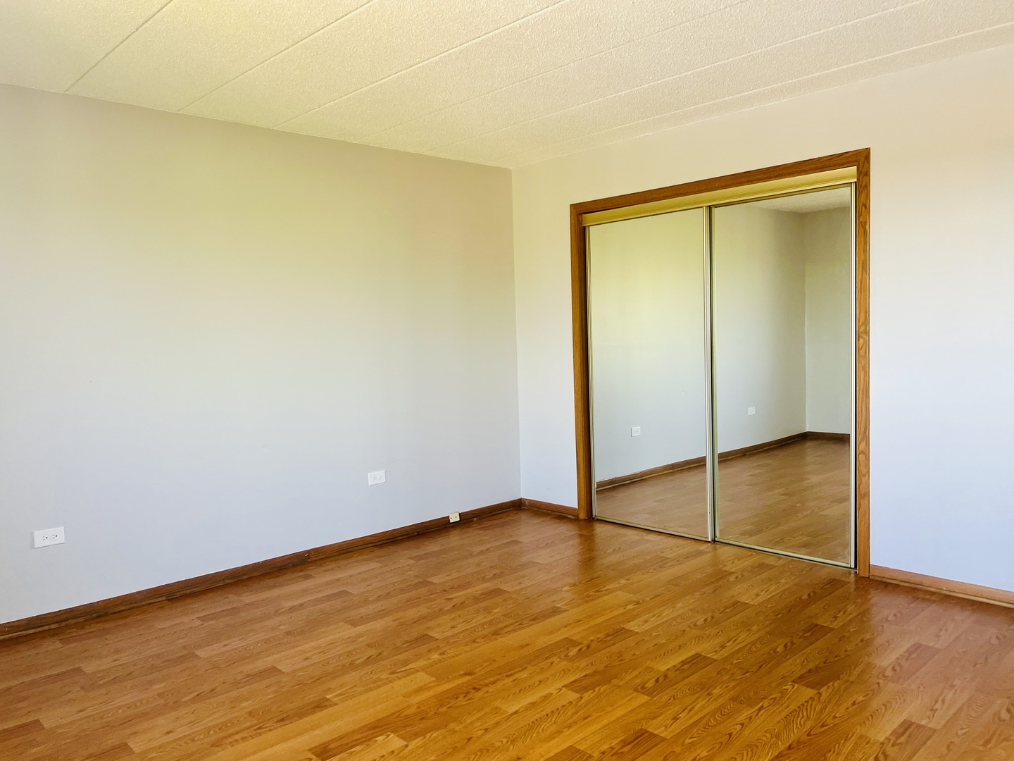 Elmwood Park, Illinois 60707, United States, 2 Bedrooms Bedrooms, ,2 BathroomsBathrooms,Residential,Active,238604