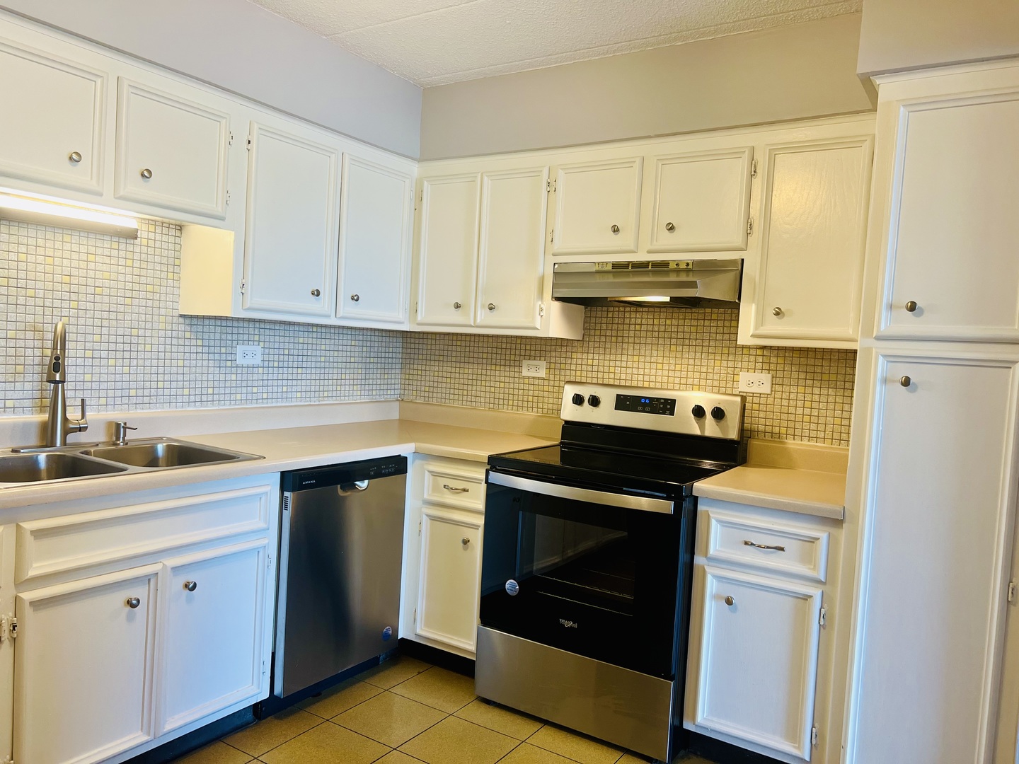 Elmwood Park, Illinois 60707, United States, 2 Bedrooms Bedrooms, ,2 BathroomsBathrooms,Residential,Active,238604