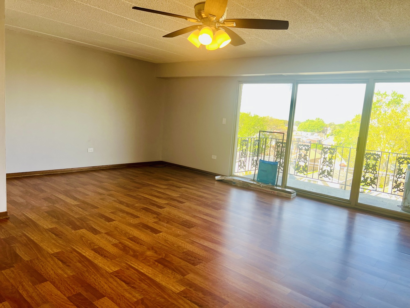 Elmwood Park, Illinois 60707, United States, 2 Bedrooms Bedrooms, ,2 BathroomsBathrooms,Residential,Active,238604