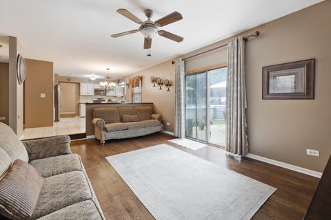 Tiny photo for 717 S Point Drive, Schaumburg, IL 60193 (MLS # 12783999)