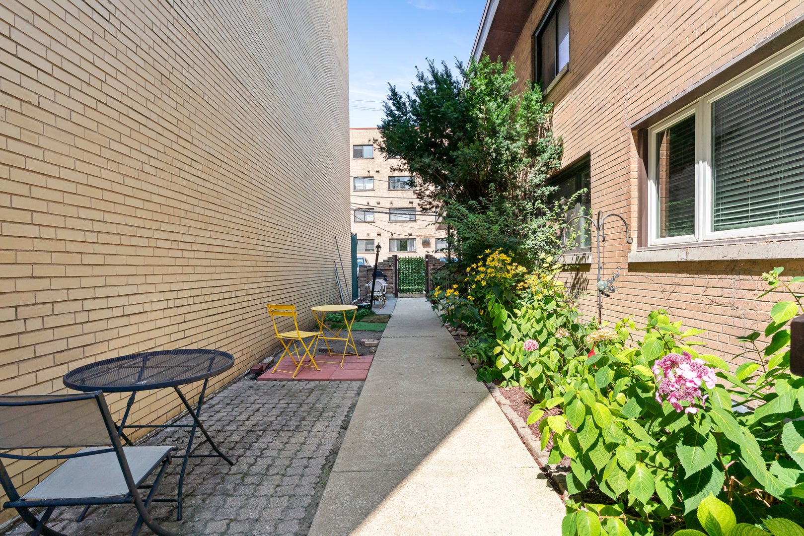 428 W Wellington Avenue B