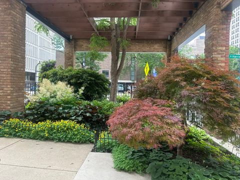 Tiny photo for 531 S Plymouth Court #602, Chicago, IL 60605 (MLS # 12399323)