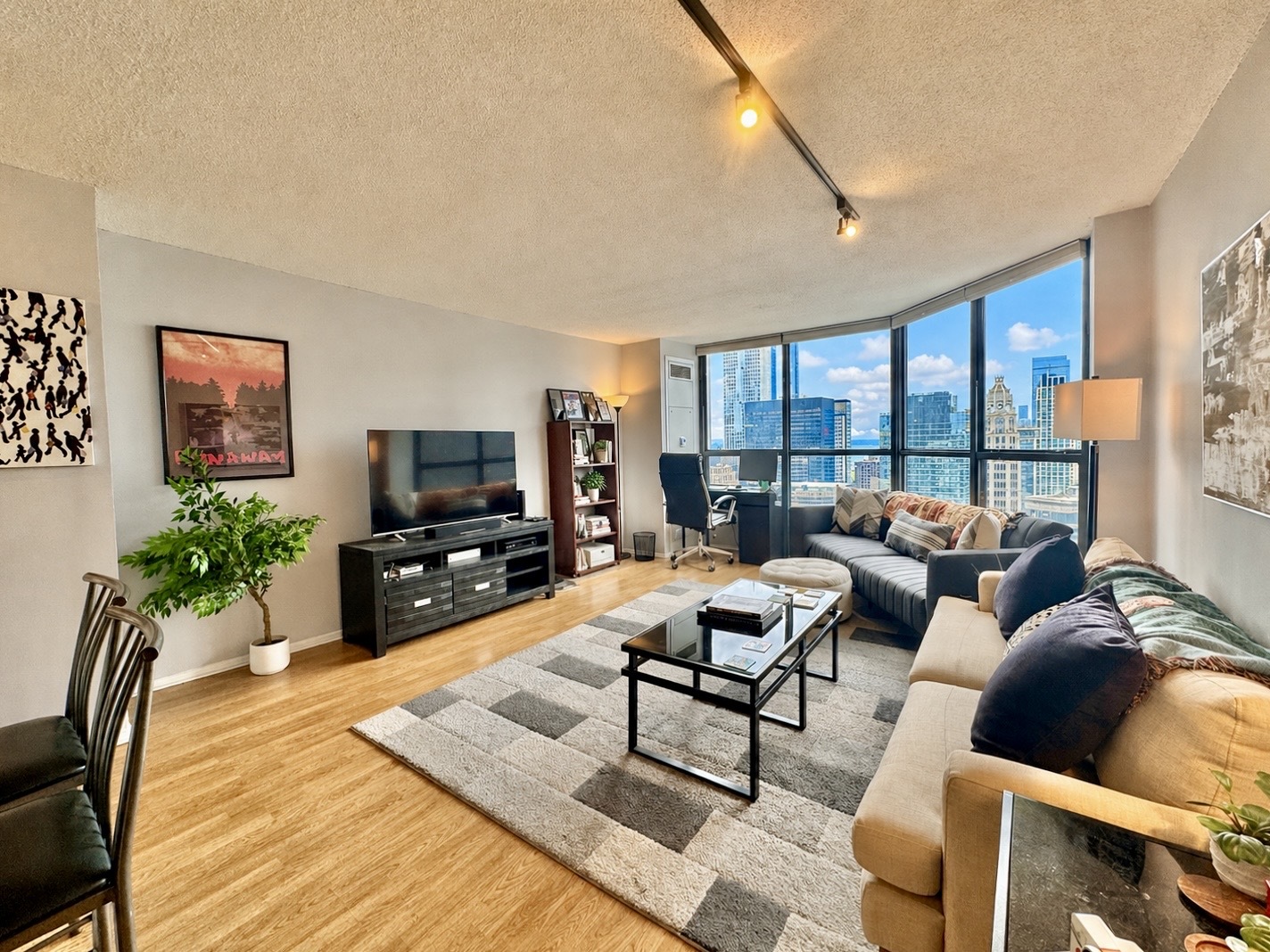 405 N Wabash Avenue 4608